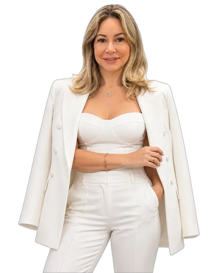Débora Diniz, fundadora da Mindset Estratégico, de terno branco